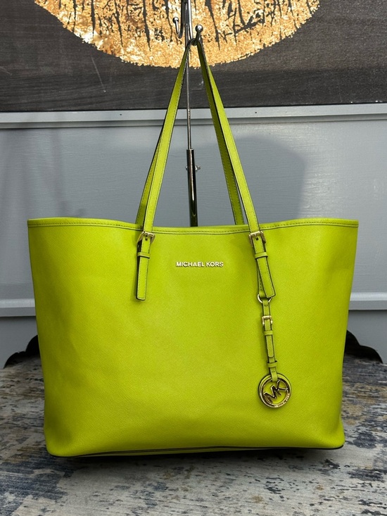 MICHAEL Michael Kors Handbags - MICHAEL Michael Kors Jet Set Medium Leather Travel Tote